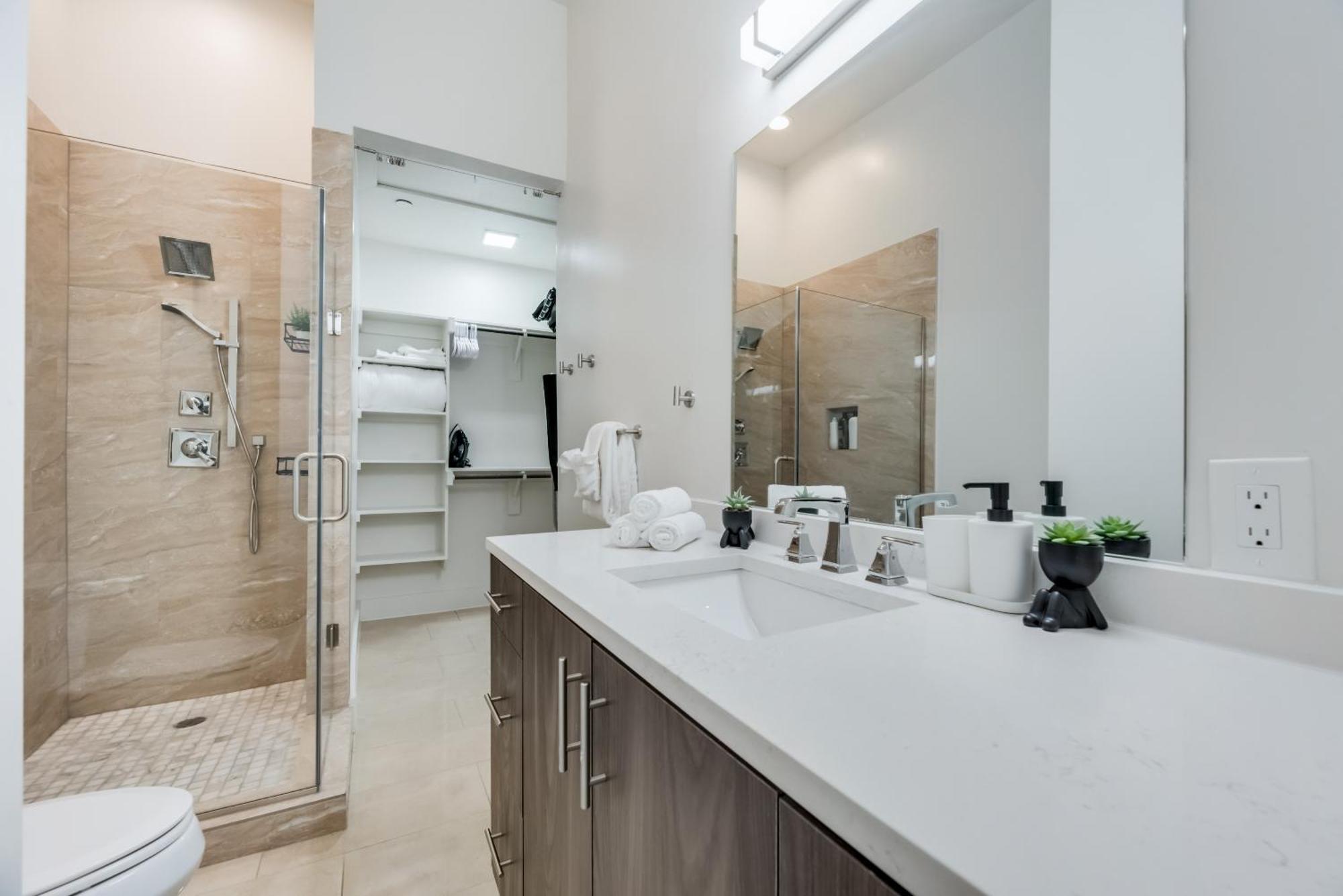 Contemporary 2Br I Gym I Parking I Workspace 댈러스 외부 사진